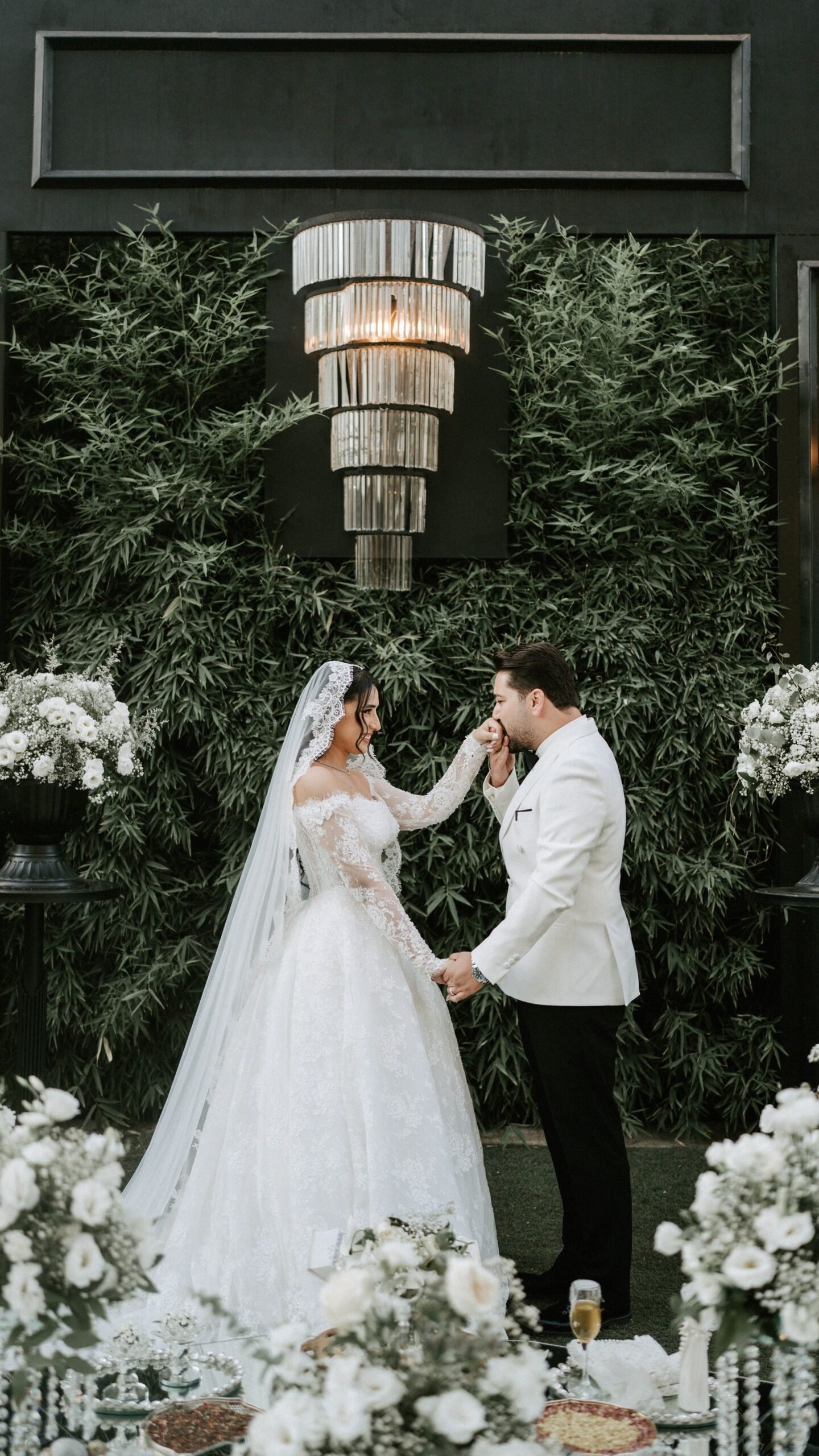 Détail de préparation d'une réception de mariage