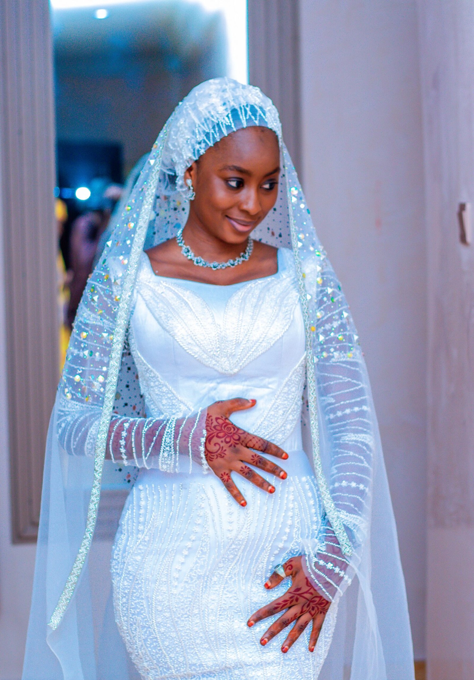 Robe de mariée en dentelle et satin